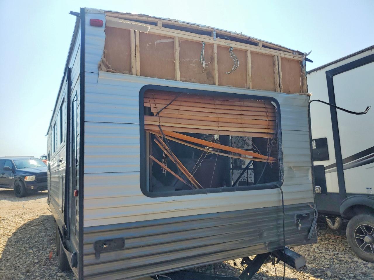 2015 Cherokee By Forest R Cckt26 VIN 4X4TCKB23FK024802 COPART salvage auction — Water/Flood, IL - JUNKING CERT-FLOOD, sold $30 on 2026-09-09 (photo 9)