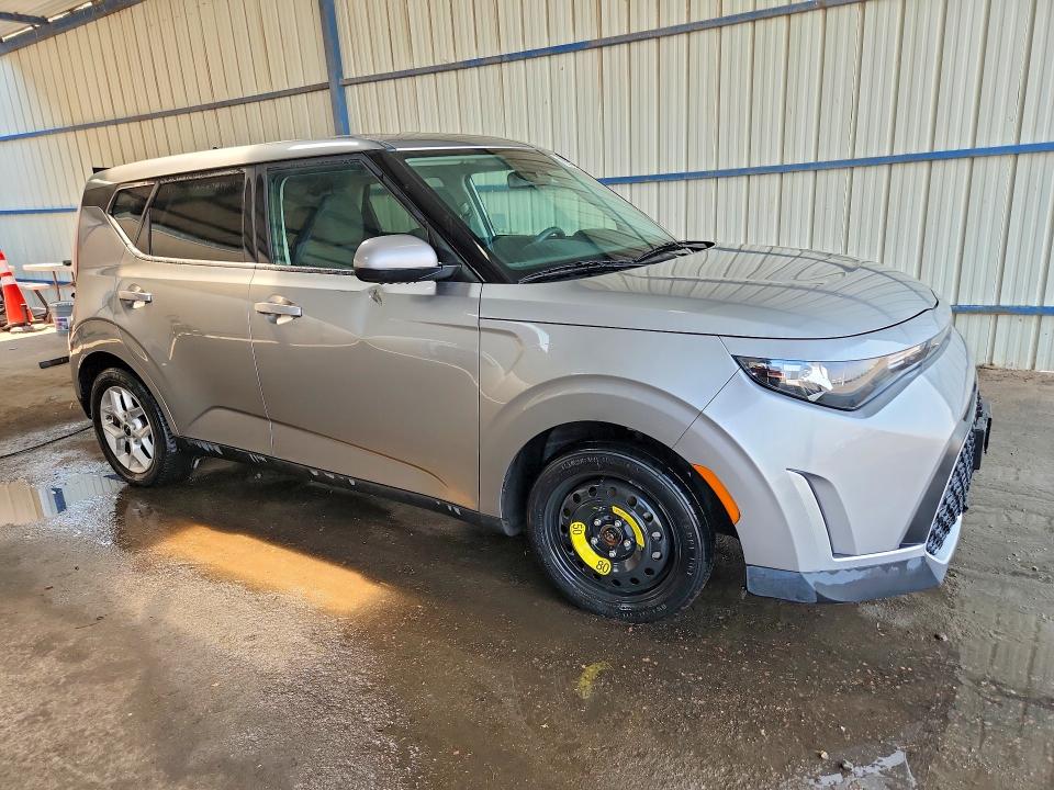 2023 Kia Soul VIN KNDJ23AU5P7881345 COPART salvage auction — MINOR DENT/SCRATCHES, CO - CERTIFICATE OF TITLE, sold $9,900 on 2026-07-24 (photo 4)