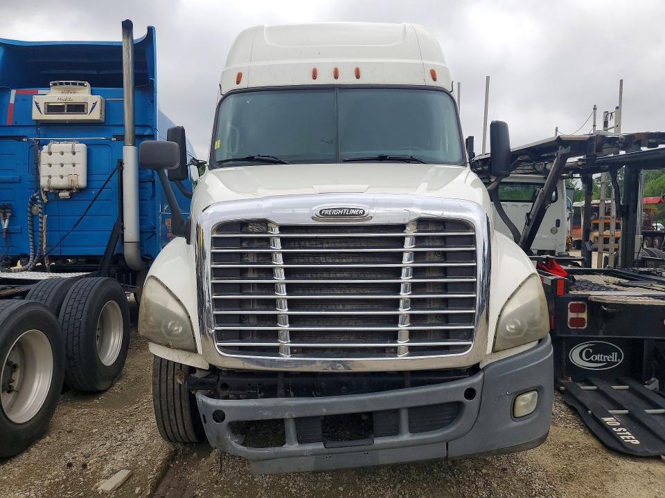 2019 Freightliner All other VIN 3AKJGLDV4KSKL6088 COPART salvage auction — MINOR DENT/SCRATCHES, CT, sold $18,000 on 2026-08-25 (photo 5)
