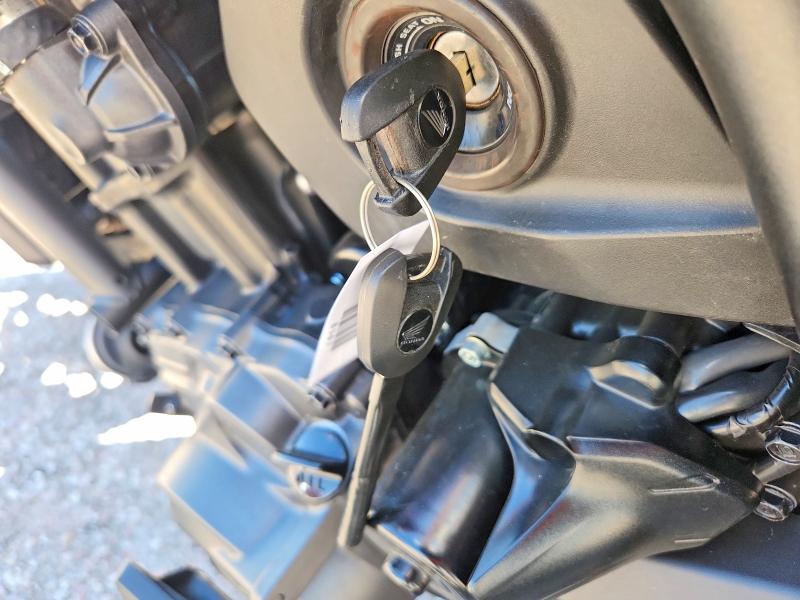 2025 Honda Cm VIN JH2SC87M7SK000163 COPART salvage auction — SIDE, CO - SALVAGE TITLE, sold $4,600 on 2026-08-01 (photo 8)