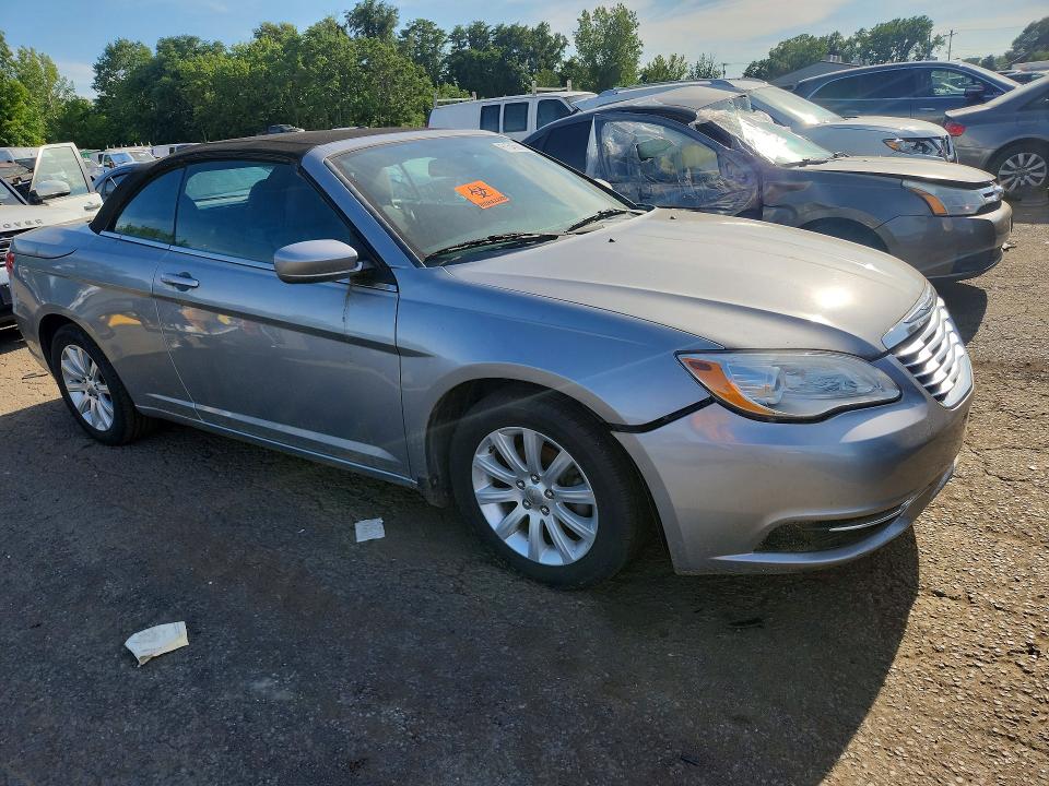 2013 Chrysler 200 VIN 1C3BCBEB1DN747321 COPART salvage auction — MINOR DENT/SCRATCHES, Ct - Certificate Of Title, sold $475 on 2026-07-31 (photo 4)