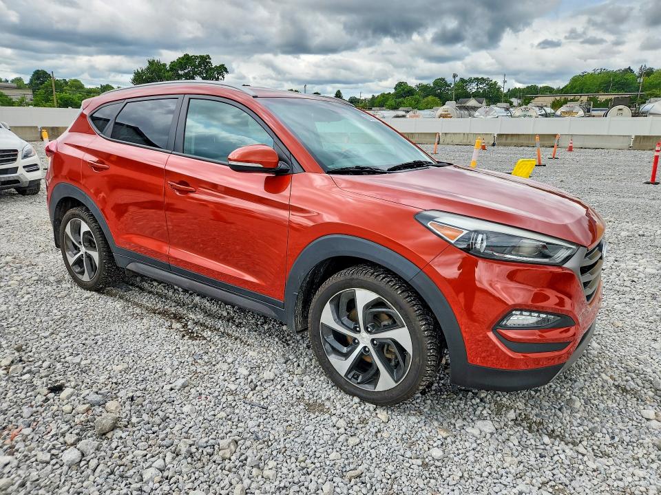 2016 Hyundai Tucson VIN KM8J3CA24GU069222 COPART salvage auction — MINOR DENT/SCRATCHES, Oh - Certificate Of Title, sold $475 on 2026-07-28 (photo 4)