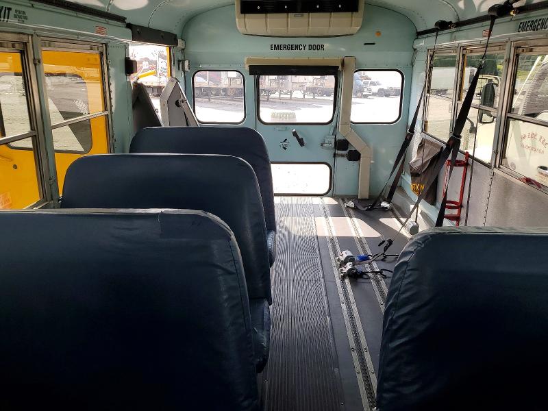 2001 International 3000 3800 VIN 1HVBBABM91H305387 COPART salvage auction — MINOR DENT/SCRATCHES, GA - CERTIFICATE OF TITLE (P), sold $925 on 2026-07-29 (photo 6)