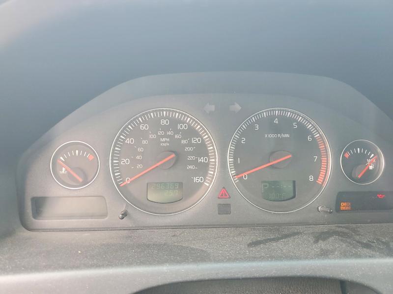 2004 Volvo V70 VIN YV1SW61T742399884 COPART salvage auction — BURN, OH - CERT OF TITLE-SALVAGE, sold $200 on 2026-07-31 (photo 9)