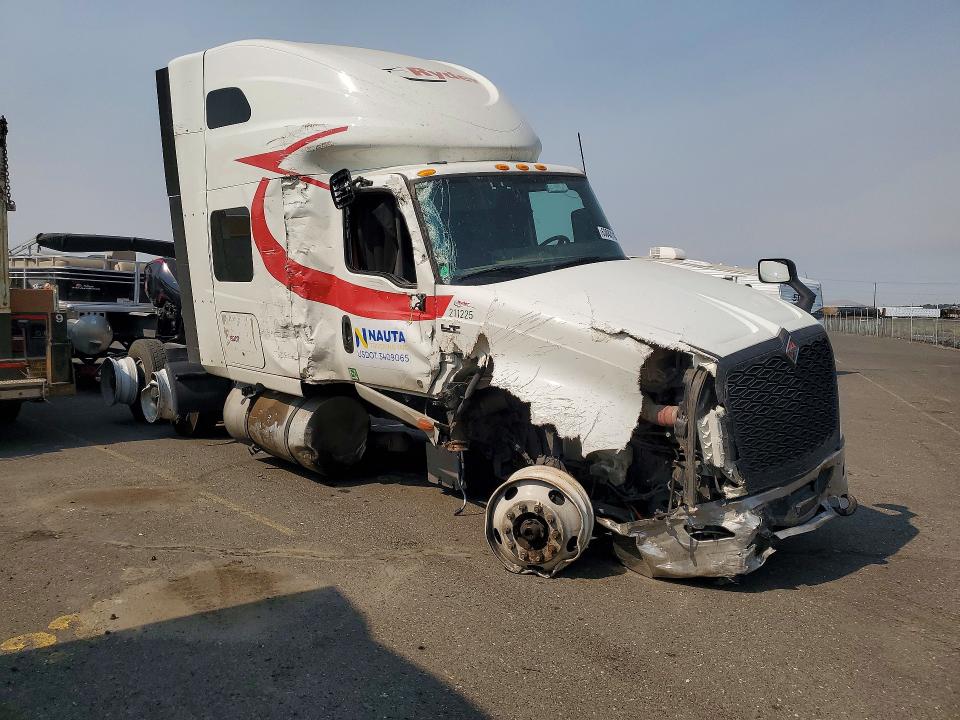 2026 International VIN 3HSDZAPR7TN344719 COPART salvage auction — ROLLOVER, In - Certificate Of Title (P), sold $15,600 on 2026-08-18 (photo 4)