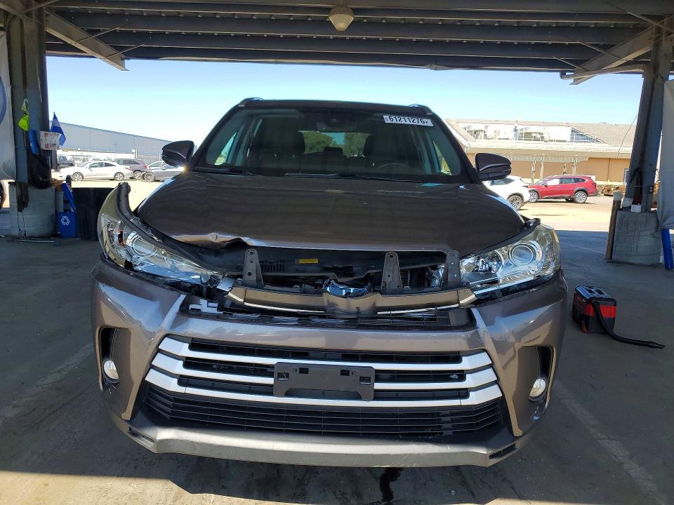 2018 Toyota Highlander VIN 5TDJGRFH7JS050765 COPART salvage auction — FRONT END, Ca - Dis/Dlr/Exp Only Clean Title, sold $5,700 on 2026-07-21 (photo 5)