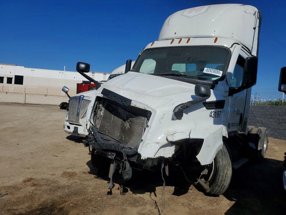2023 Freightliner Cascadia VIN 1FUJHTDV4PLNY5039 — COPART salvage auction photo