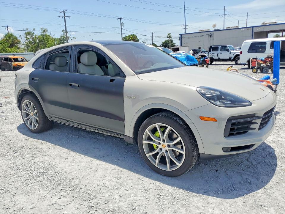 2020 Porsche Cayenne VIN WP1BE2AYXLDA55139 COPART salvage auction — SIDE, Salvage Title, sold $33,500 on 2026-07-24 (photo 4)
