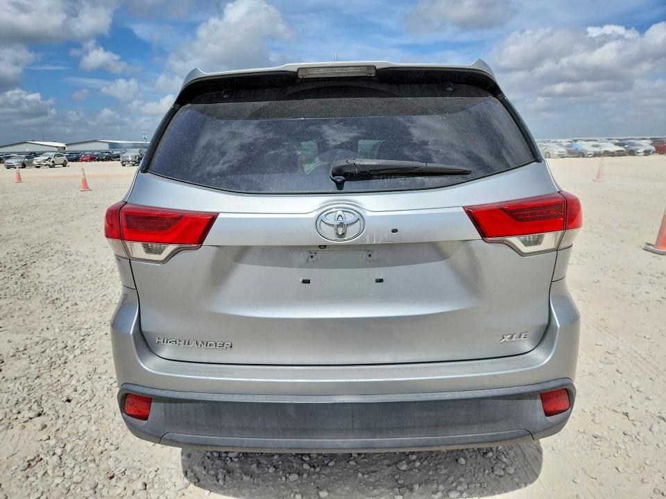 2018 Toyota Highlander VIN 5TDKZRFH9JS543393 COPART salvage auction — SIDE, Tx - Salvage Vehicle Title, sold $7,800 on 2026-07-09 (photo 6)