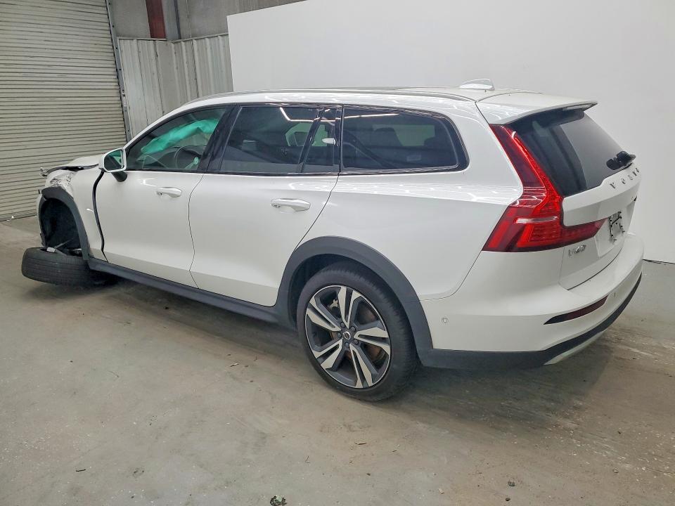 2025 Volvo V60 cross country VIN YV4L12WK6S2146776 COPART salvage auction — FRONT END, FL - CERT OF TITLE SLVG REBUILDABLE, sold $11,700 on 2026-08-05 (photo 2)