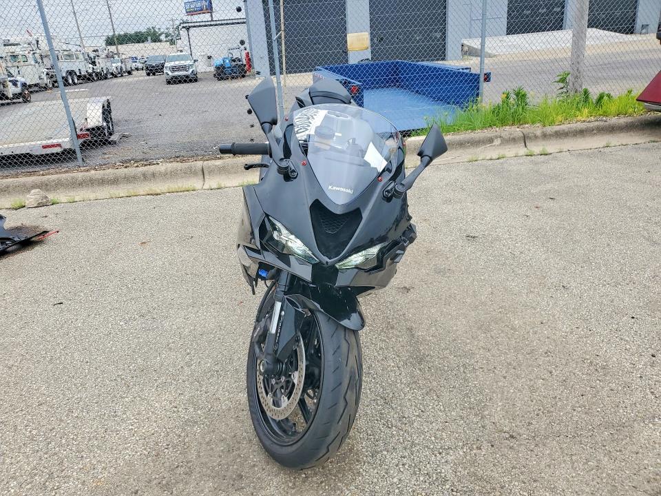 2025 Kawasaki Zx VIN JKBZXJJ18SA031290 COPART salvage auction — SIDE, OH - CERT OF TITLE-SALVAGE, sold $2,050 on 2026-07-23 (photo 2)