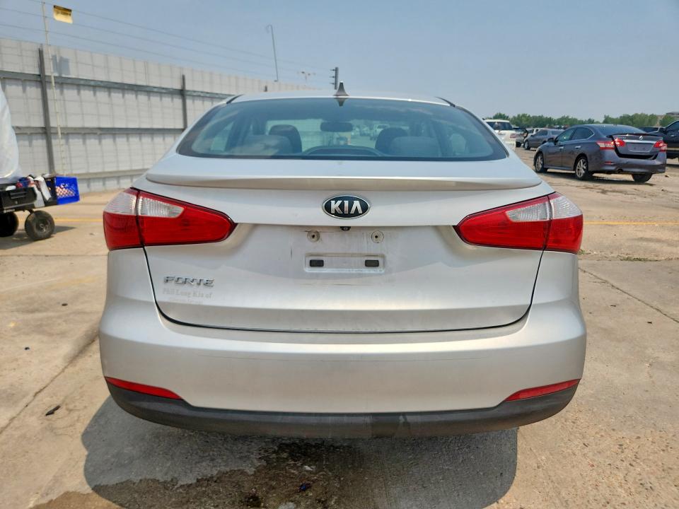 2015 Kia Forte VIN KNAFX4A6XF5283161 COPART salvage auction — REAR END, CO - SALVAGE TITLE, sold $1,200 on 2026-07-27 (photo 6)