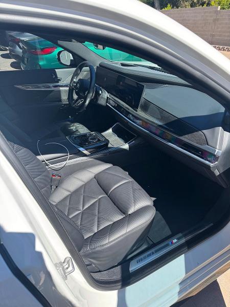 2024 BMW 7er VIN WBA23EH08RCP73339 COPART salvage auction — NORMAL WEAR, Ca - Dis/Dlr/Exp Only Clean Title (P), sold $39,750 on 2026-07-27 (photo 5)