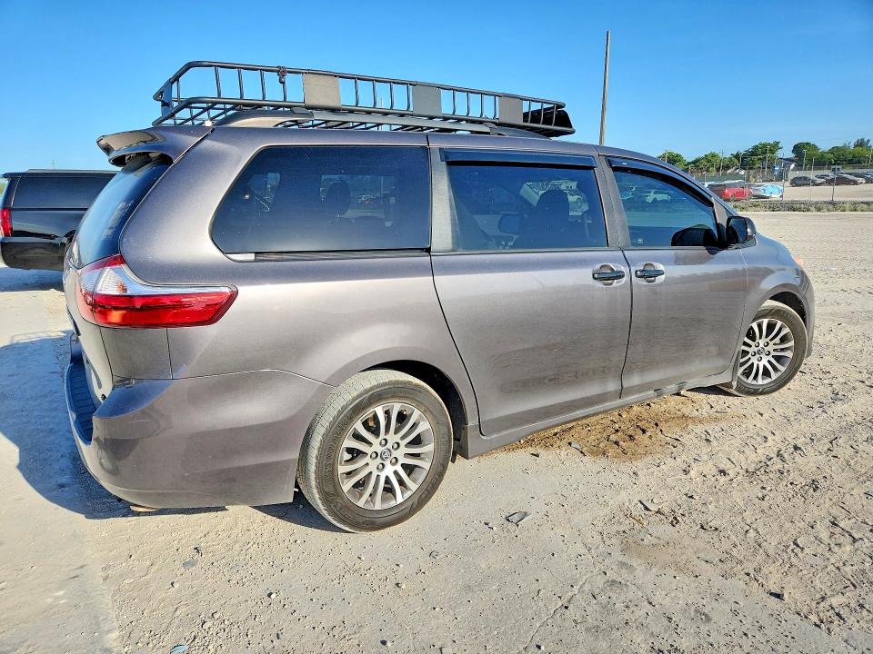 2018 Toyota Sienna VIN 5TDYZ3DC5JS914578 COPART salvage auction — NORMAL WEAR, Ca - Dis/Dlr/Exp Only Clean Title (P), sold $1,300 on 2026-07-28 (photo 3)