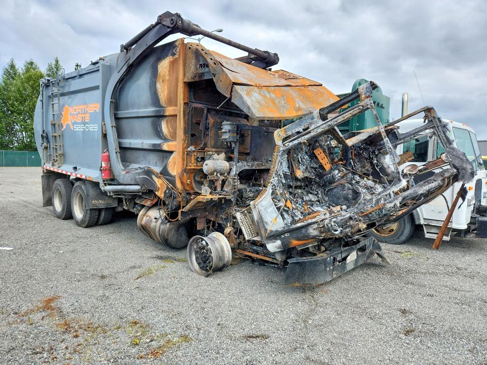 2020 Peterbilt 567 VIN 1NPCL40X0LD686796 COPART salvage auction — BURN, AK - BILL OF SALE- SALVAGE, sold $50 on 2026-09-01 (photo 4)