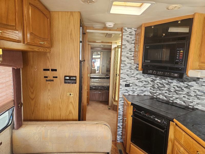 1993 Winnebago Vectra VIN 1GBKP37N4P3302010 COPART salvage auction — ROOF, UT - SALVAGE CERTIFICATE, sold $2 on 2026-07-14 (photo 6)