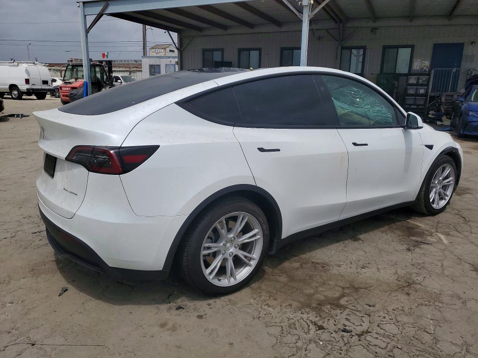 2024 Tesla Model y VIN 7SAYGAEE9RF016000 COPART salvage auction — FRONT END, Ca - Salvage Certificate, sold $11,100 on 2026-08-28 (photo 3)