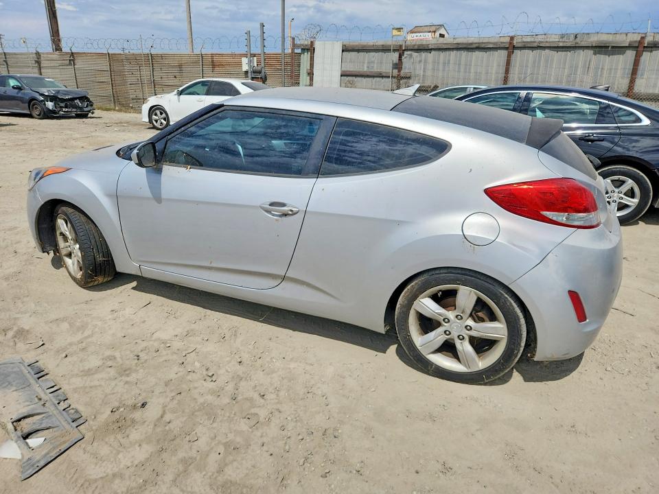 2015 Hyundai Veloster VIN KMHTC6AD3FU239306 COPART salvage auction — MINOR DENT/SCRATCHES, CA - DIS/DLR/EXP ONLY CLEAN TITLE, sold $275 on 2026-07-23 (photo 2)