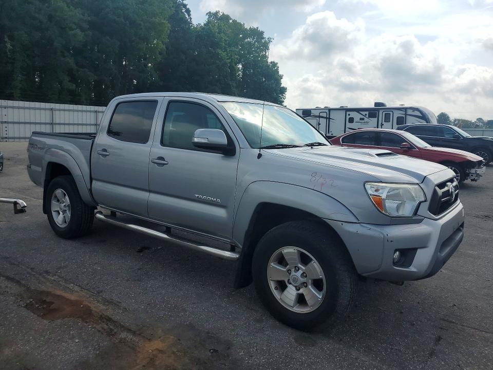 2015 Toyota Tacoma VIN 5TFLU4EN4FX118372 COPART salvage auction — SIDE, Nc - Salvage Certificate Of Title, sold $7,600 on 2026-07-28 (photo 4)