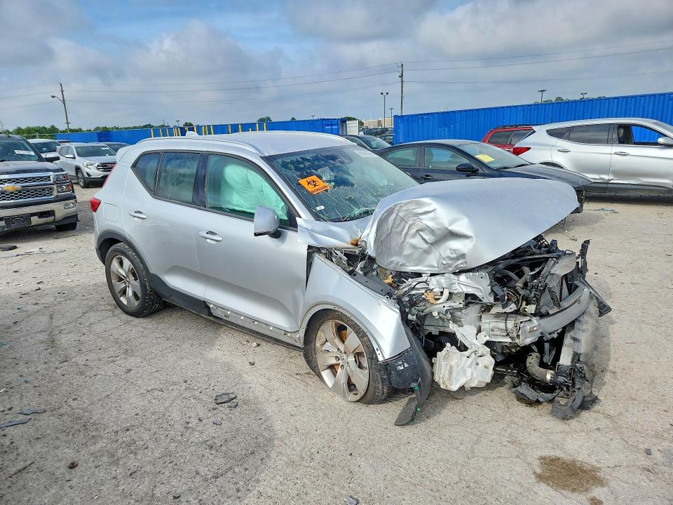2019 Volvo Xc40 VIN YV4AC2HK7K2061184 COPART salvage auction — FRONT END, IN - CERT OF TITLE-SALVAGE TITLE, sold $625 on 2026-08-21 (photo 4)