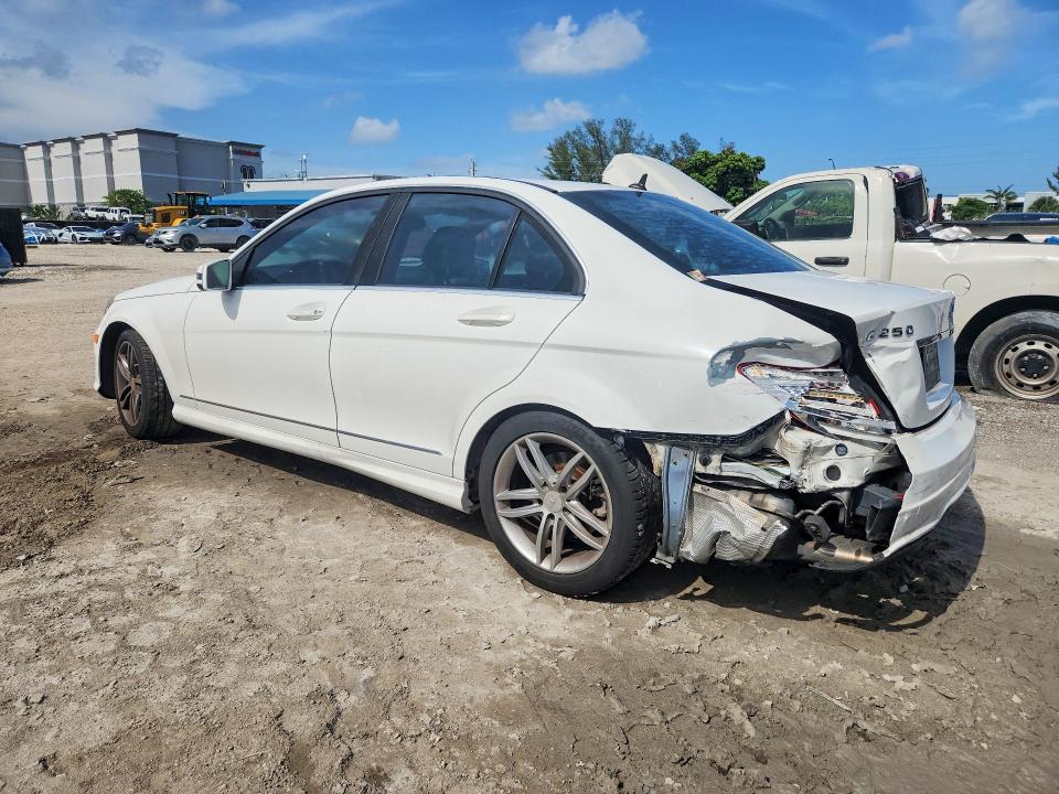 2014 Mercedes-benz C-klasse VIN WDDGF4HB6ER316148 COPART salvage auction — REAR END, Fl - Cert Of Title Slvg Rebuildable, sold $400 on 2026-07-17 (photo 2)