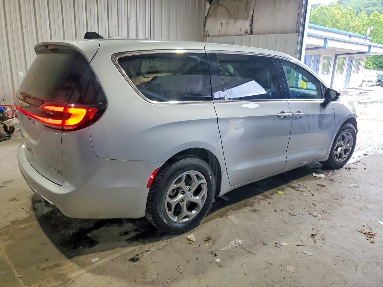 2024 Chrysler Pacifica VIN 2C4RC3GG4RR174952 COPART salvage auction — Front End, WV - SALVAGE CERTIFICATE, sold $23,600 on 2026-08-20 (photo 3)