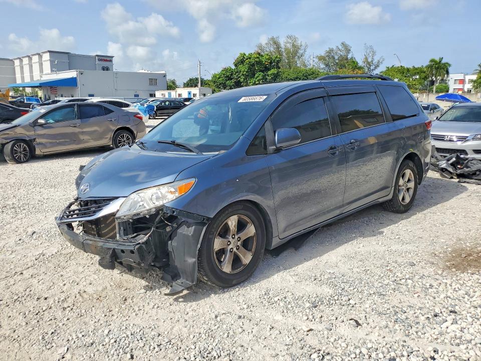 2015 Toyota Sienna VIN 5TDKK3DC5FS624228 COPART salvage auction — FRONT END, Salvage Title, sold $950 on 2026-07-17 (photo 1)