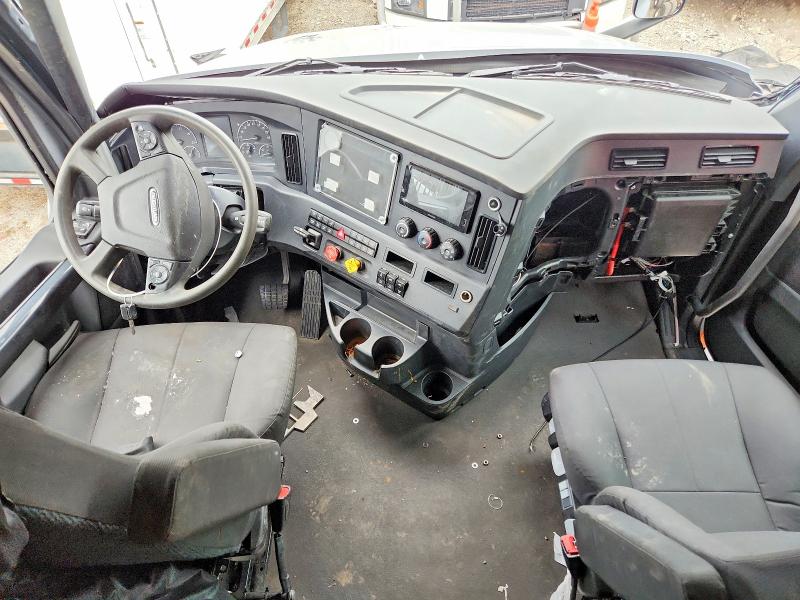 2026 Freightliner Cascadia 126 VIN 3AKJHHDR2TSWS0272 COPART salvage auction — ROLLOVER, IL - SALVAGE CERTIFICATE, sold $45,500 on 2026-09-17 (photo 8)