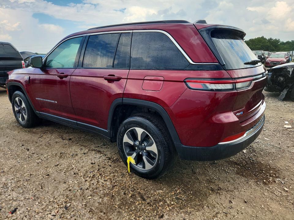 2024 Jeep Cherokee VIN 1C4RJYB64RC117435 COPART salvage auction — FRONT END, Il - Certificate Of Title, sold $20,300 on 2026-09-11 (photo 2)