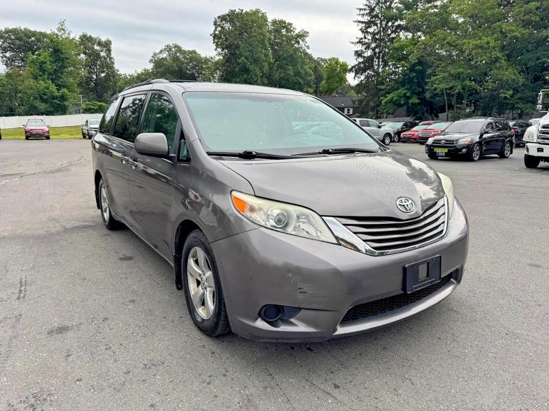 2017 Toyota Sienna VIN 5TDKZ3DC2HS788793 COPART salvage auction — MINOR DENT/SCRATCHES, Ma - Certificate Of Title, sold $1,250 on 2026-07-30 (photo 4)