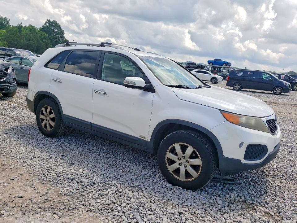 2011 Kia Sorento VIN 5XYKTDA24BG177980 COPART salvage auction — MINOR DENT/SCRATCHES, Tn - Certificate Of Title, sold $700 on 2026-07-28 (photo 4)