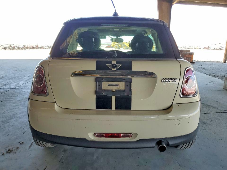 2011 Mini Cooper VIN WMWSU3C50BT251363 COPART salvage auction — MINOR DENT/SCRATCHES, CA - DIS/DLR/EXP ONLY CLEAN TITLE, sold $400 on 2026-07-09 (photo 6)
