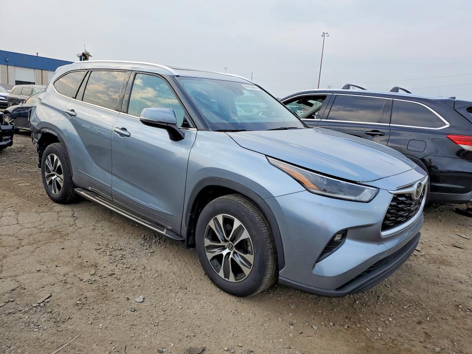 2021 Toyota Highlander VIN 5TDHZRBH4MS153631 COPART salvage auction — REAR END, Mi - Certificate Of Title, sold $8,600 on 2026-07-28 (photo 4)