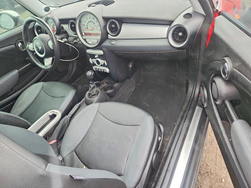 2009 Mini Cooper VIN WMWMF33529TW76970 COPART salvage auction — MINOR DENT/SCRATCHES, MA - CERTIFICATE OF TITLE, sold $375 on 2026-08-05 (photo 8)