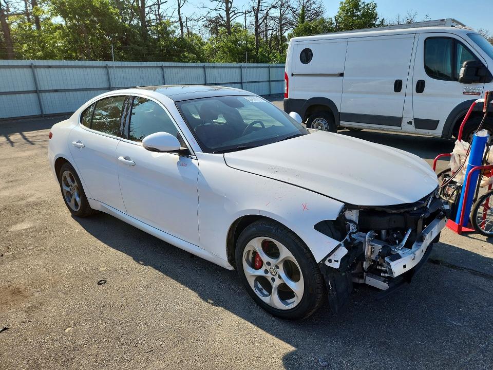 2018 Alfa romeo Giulia VIN ZARFAEDN5J7597705 COPART salvage auction — FRONT END, Ny - Mv-907A Salvage Certificate, sold $3,500 on 2026-08-03 (photo 4)