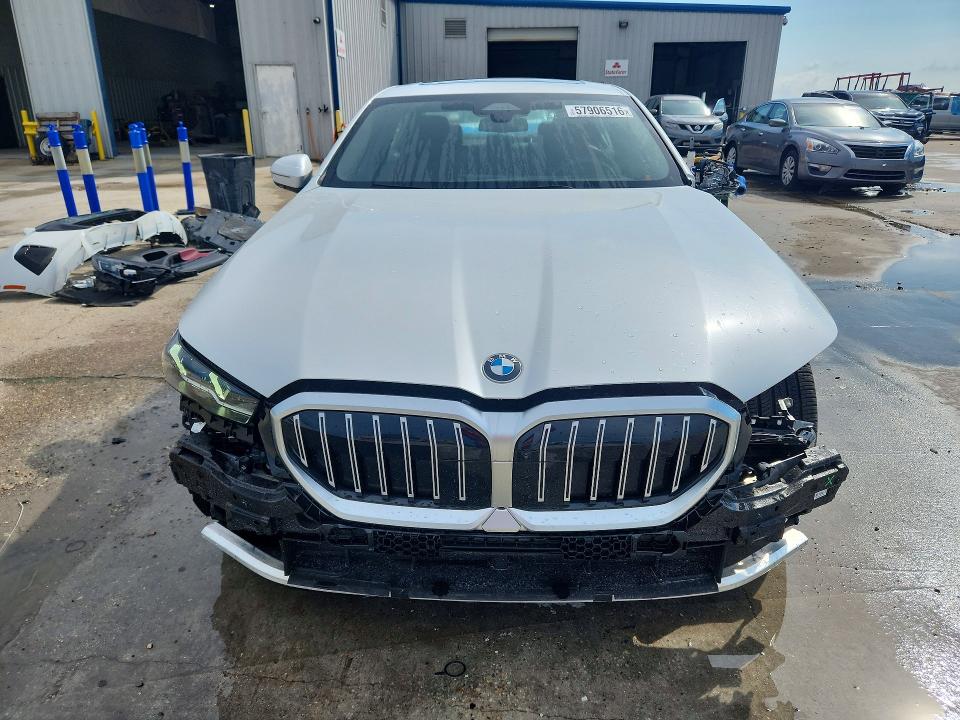 2025 BMW 5er VIN WBA43FJ06SCT40813 COPART salvage auction — FRONT END, La - Cert Of Title-Salvage, sold $35,250 on 2026-08-19 (photo 5)