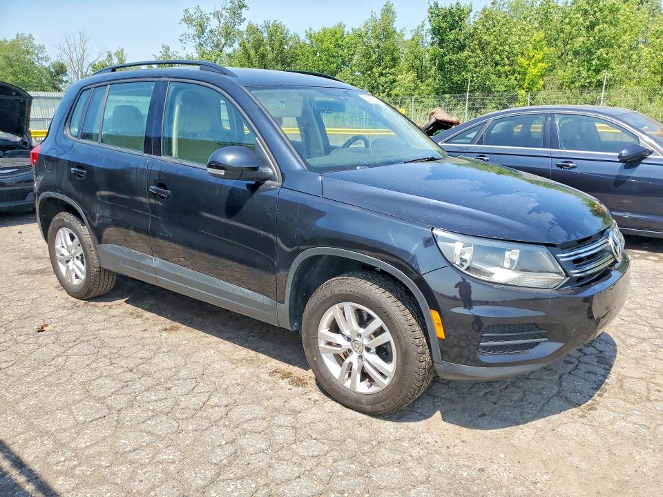 2017 Volkswagen Tiguan VIN WVGAV7AX7HK006674 COPART salvage auction — MINOR DENT/SCRATCHES, Mi - Dealer Only Clean Title (P), sold $2,050 on 2026-07-31 (photo 4)