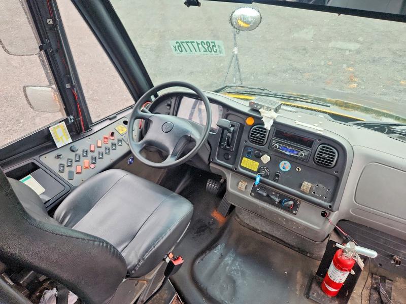 2013 Freightliner VIN 4UZABRDT3DCFA7903 COPART salvage auction — MINOR DENT/SCRATCHES, RI - CERTIFICATE OF TITLE, sold $2,500 on 2026-09-11 (photo 9)