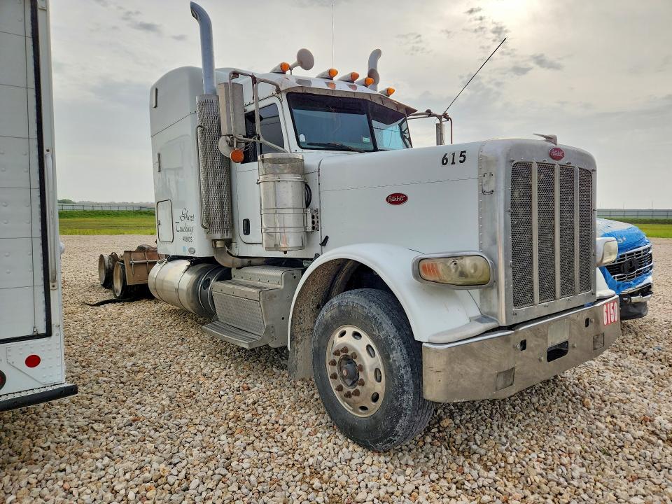 2011 Peterbilt 388 VIN 1XPWDP9X7BD126163 COPART salvage auction — BURN, TX - SALVAGE VEHICLE TITLE (P), sold $10,200 on 2026-09-03 (photo 4)