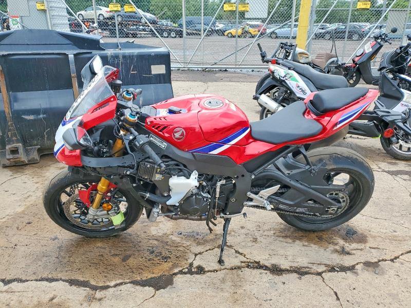 2025 Honda Cbr VIN JH2SC8214SK400338 COPART salvage auction — FRONT END, Salvage Title, sold $13,400 on 2026-08-26 (photo 3)