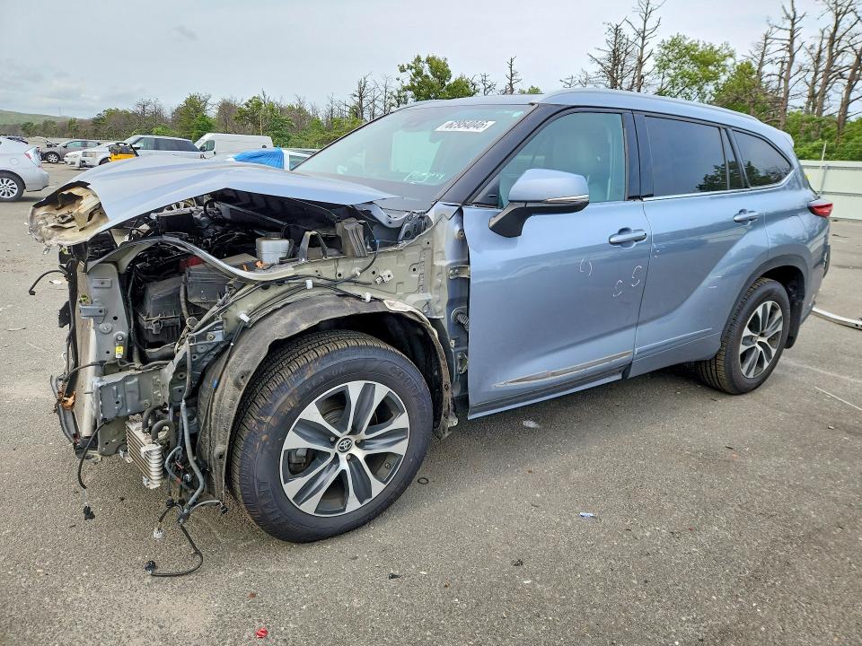 2022 Toyota Highlander VIN 5TDGZRBH8NS172650 — COPART salvage auction photo