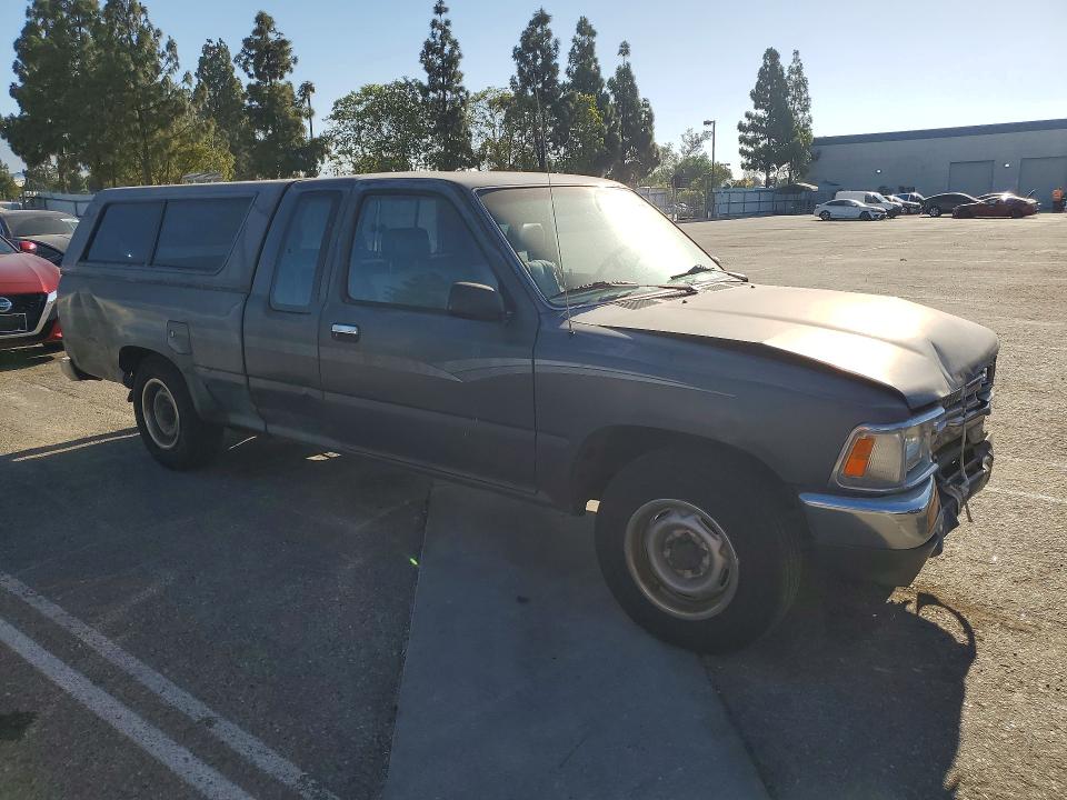 1991 Toyota Pickup VIN JT4RN93P1M5038691 COPART salvage auction — ALL OVER, CA - DIS/DLR/EXP ONLY CLEAN TITLE, sold $1,650 on 2026-07-28 (photo 4)
