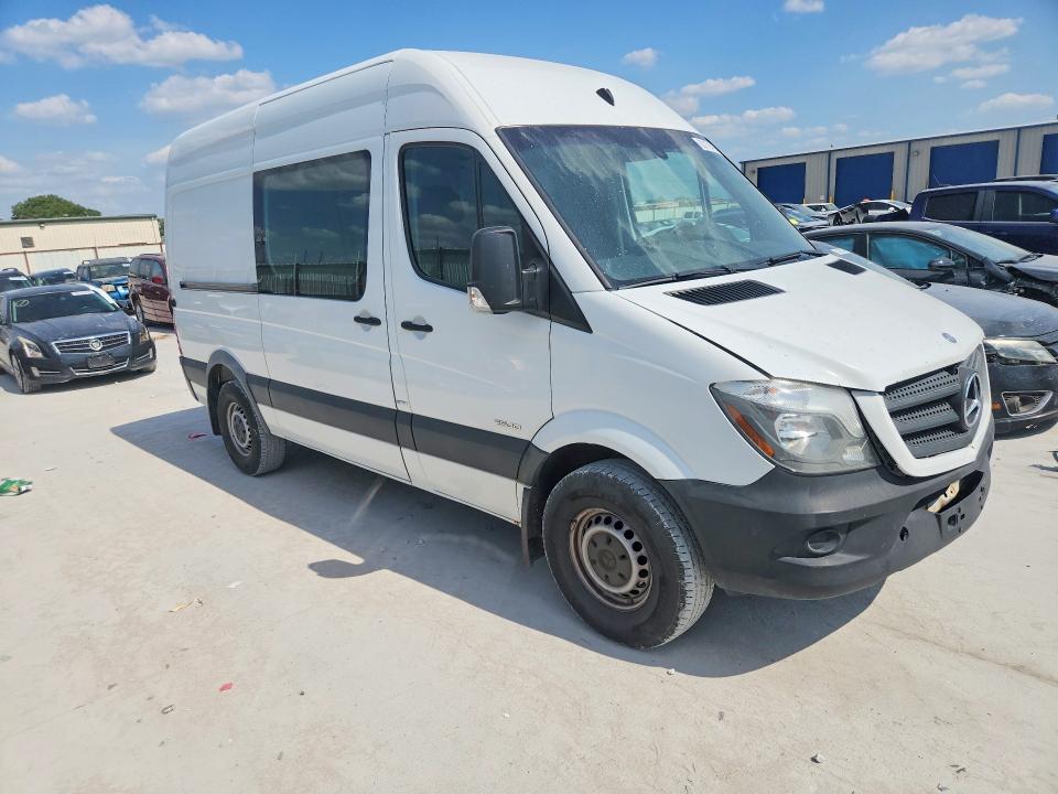 2016 Mercedes-benz Sprinter VIN WD3PE7DD5GP173370 COPART salvage auction — NORMAL WEAR, TX - CERTIFICATE OF TITLE, sold $1,800 on 2026-08-03 (photo 4)
