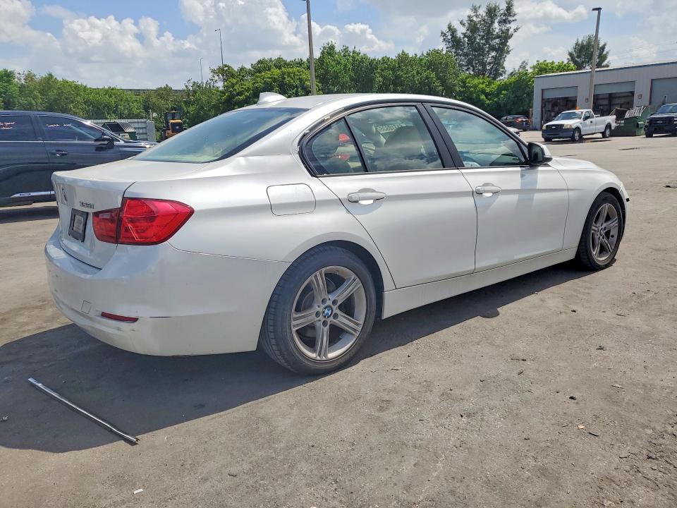 2013 BMW 3er VIN WBA3C1C50DF442701 COPART salvage auction — MINOR DENT/SCRATCHES, FL - CERT OF TITLE SLVG REBUILDABLE, sold $650 on 2026-07-27 (photo 3)