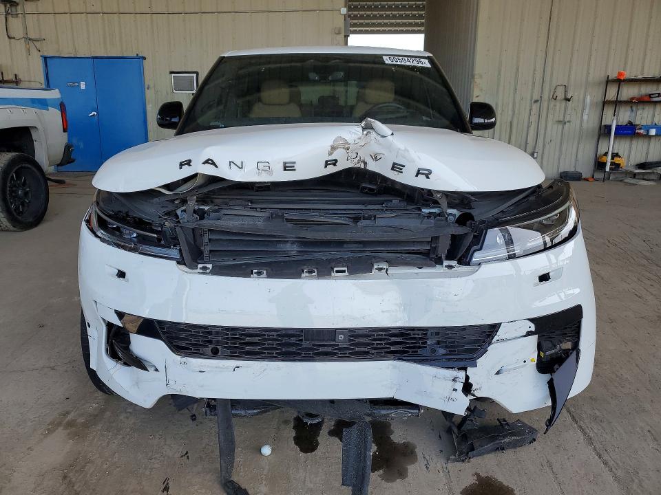 2025 Land rover RANGE ROVER VIN SAL1L9E48SA451548 COPART salvage auction — FRONT END, Fl - Cert Of Title Slvg Rebuildable, sold $49,000 on 2026-08-26 (photo 5)