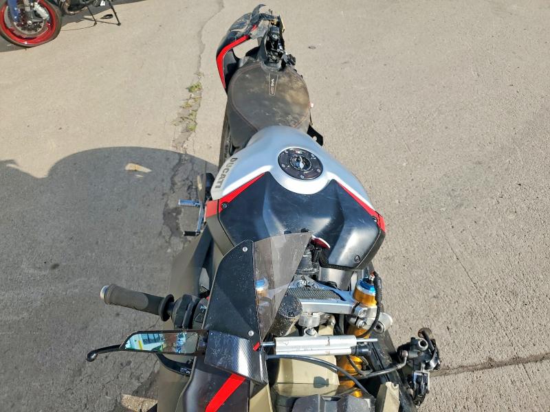 2021 Ducati Panigale VIN ZDMDAGNW4MB002112 COPART salvage auction — ROLLOVER, Mi - Scrap Certificate Of Title, sold $5,300 on 2026-08-14 (photo 5)