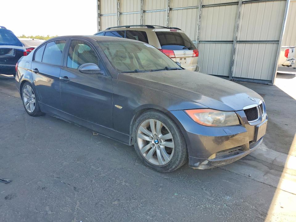 2006 BMW 3 series VIN WBAVB13556KR62222 COPART salvage auction — MINOR DENT/SCRATCHES, Ca - Dis/Dlr/Exp Only Clean Title, sold $325 on 2026-08-03 (photo 4)