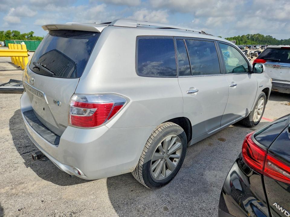 2010 Toyota Highlander hybrid VIN JTEJW3EH8A2046017 COPART salvage auction — MINOR DENT/SCRATCHES, TX - SALVAGE VEHICLE TITLE, sold $2,700 on 2026-07-31 (photo 3)