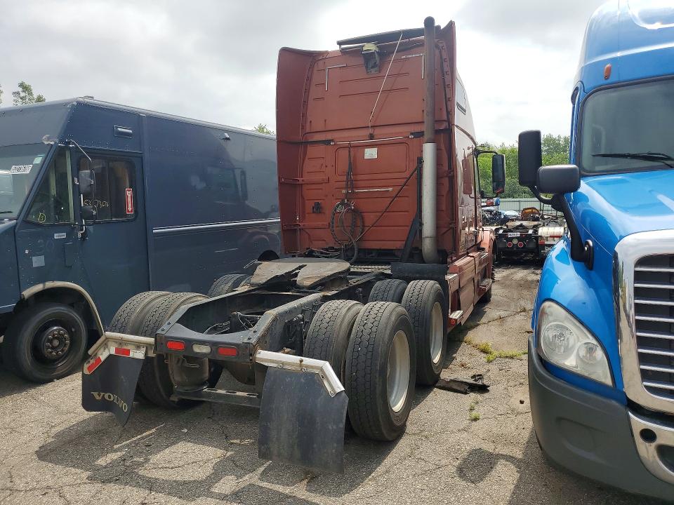 2013 Volvo VIN 4V4NC9EG9DN560328 COPART salvage auction — MINOR DENT/SCRATCHES, Mi - Certificate Of Title, sold $3,000 on 2026-08-11 (photo 3)