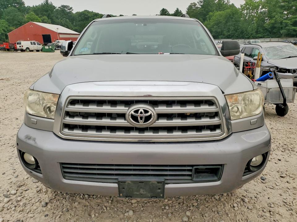 2011 Toyota Sequoia VIN 5TDDY5G18BS049968 COPART salvage auction — MINOR DENT/SCRATCHES, MA - CERTIFICATE OF TITLE, sold $5,700 on 2026-08-10 (photo 5)